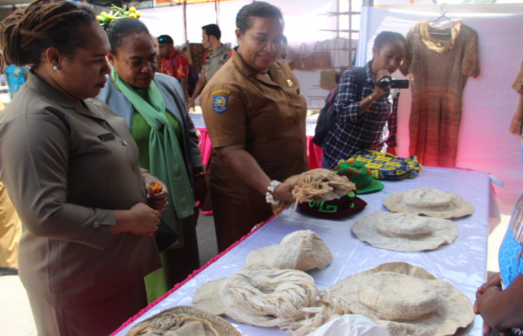 Pengrajin Papua Ditantang Siapkan Souvenir PON XX 